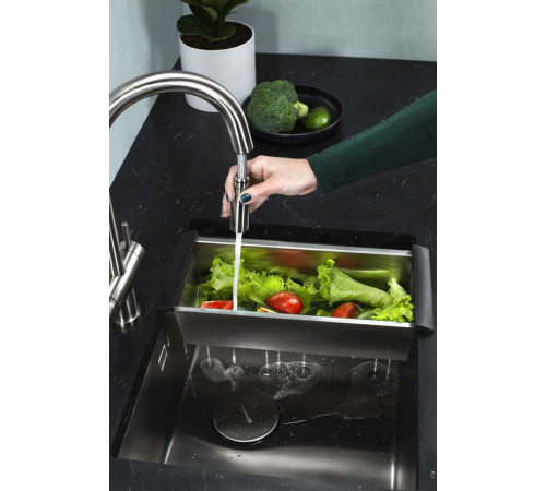 Смеситель для кухни Omoikiri Akita-S-BN (4994302) с выдвижным изливом и подключением к фильтру воды
