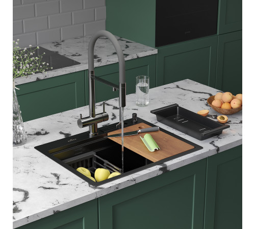 Кухонная мойка Roxen Stage 560250-60B в комплекте с держателем для ножей, двумя коландерами, разделочной доской и дозатором графит